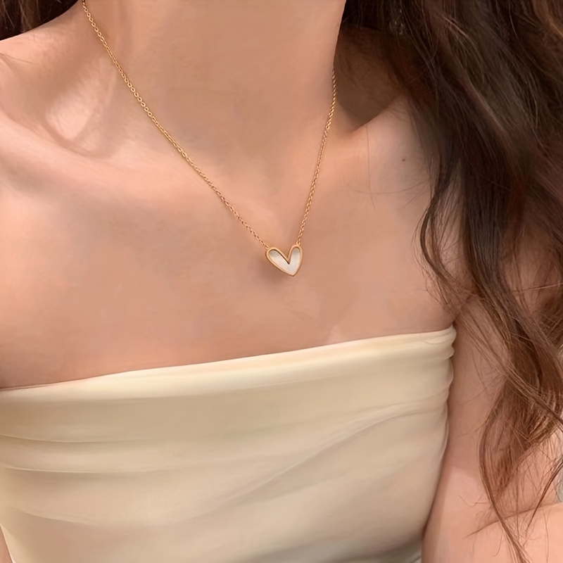 Golden Heart Pendant Necklace Female Niche Light Clavicle Chain